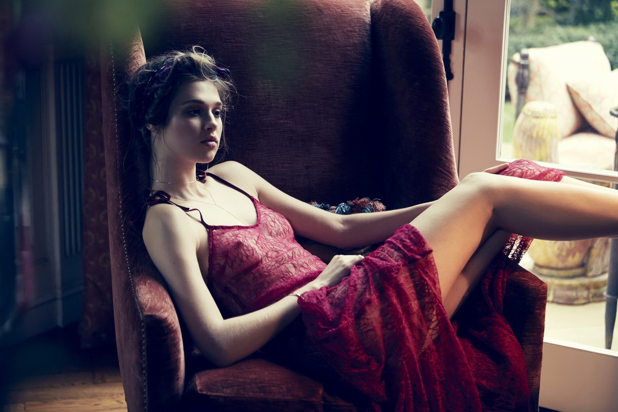 Anais pouliot、お尻と小さなおっぱいを見せる
 #75154332