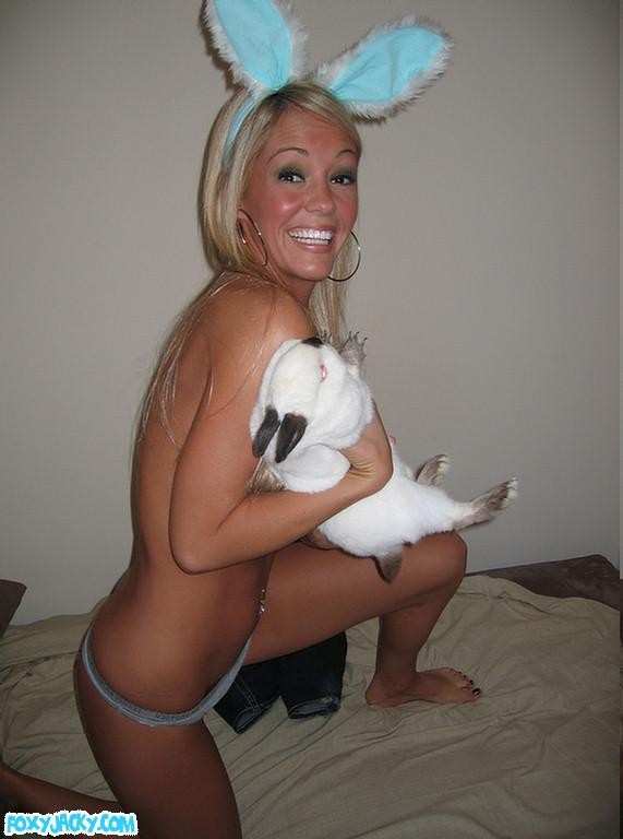Busty foxy jacky gioca con bunny in pix fatto in casa
 #78668070