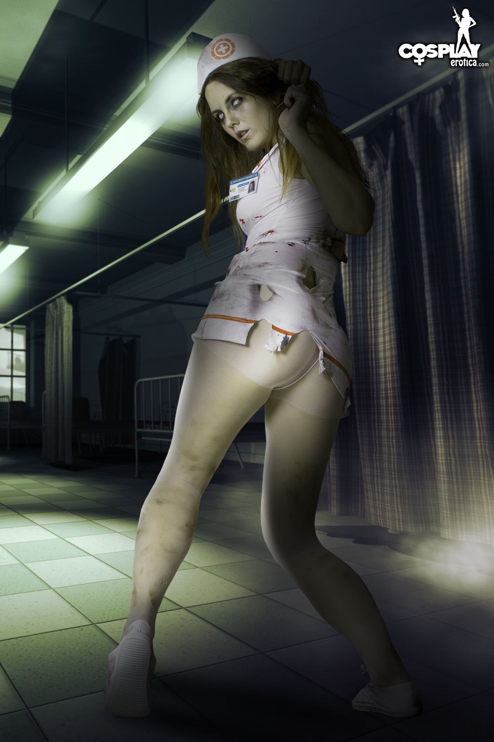 Cosplay con zombie morti che camminano in uniforme infermiera nuda
 #73223878