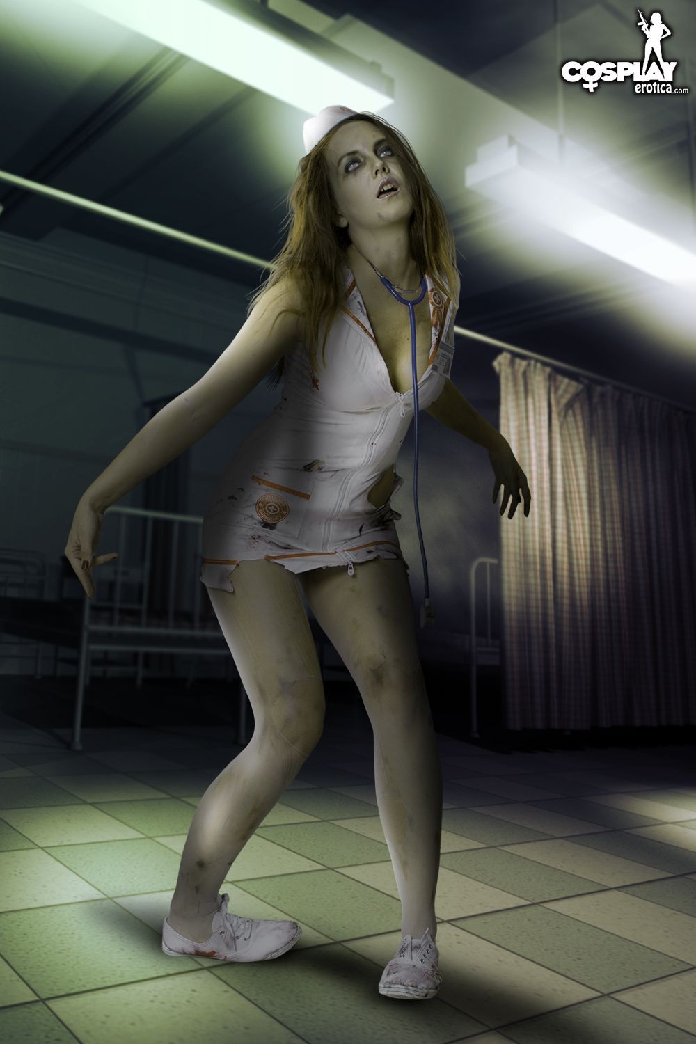 Cosplay con zombie morti che camminano in uniforme infermiera nuda
 #73223905