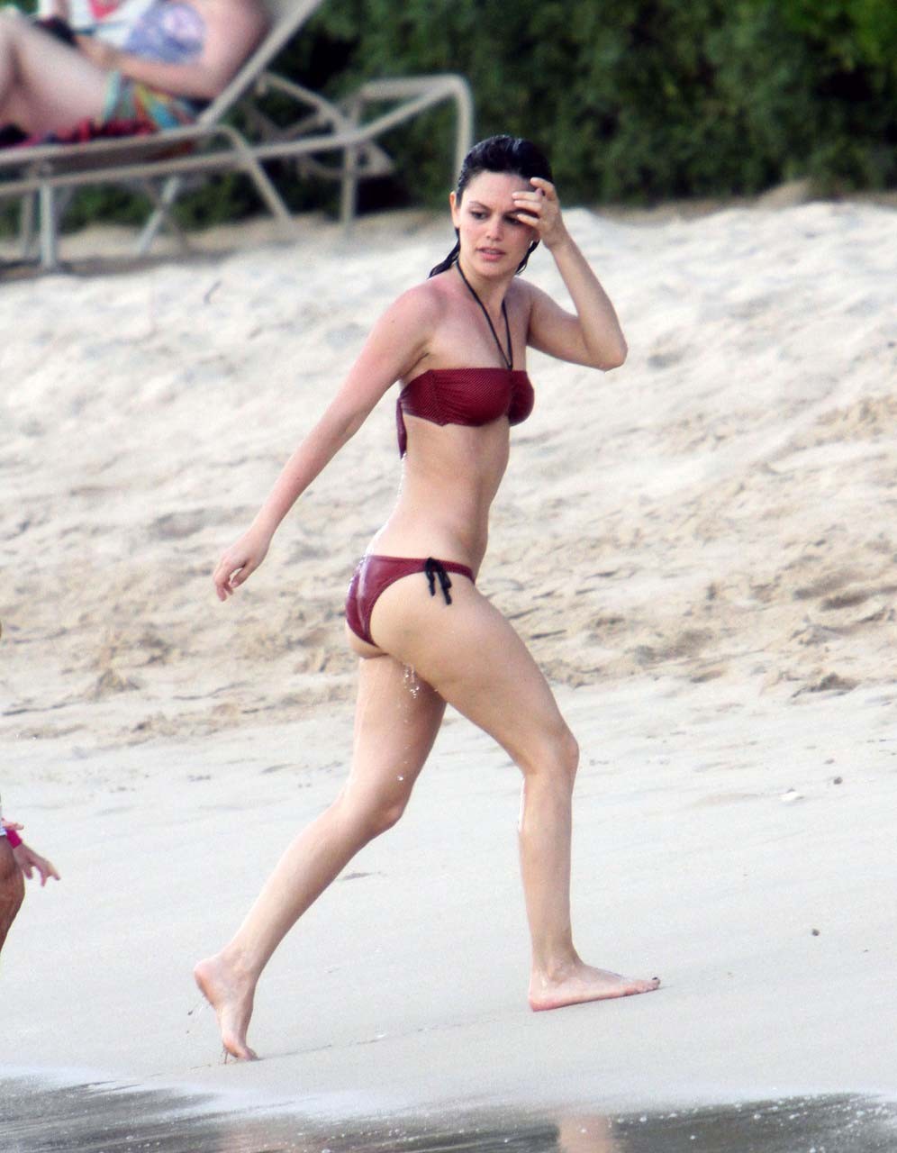 Rachel Bilson posiert am Strand und zeigt ihren sexy Bikinikörper
 #75307236