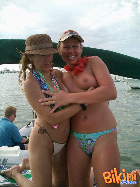 Girls get crazy at boating regatta #73191657