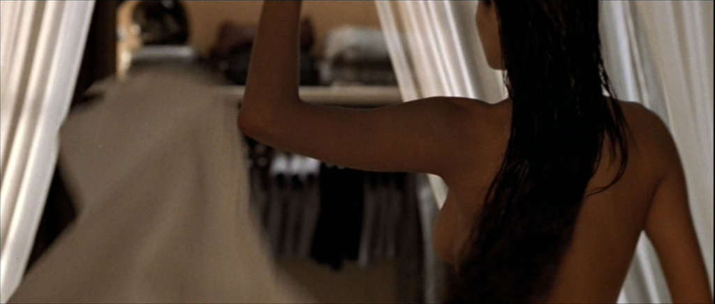 Angelina jolie mostrando sus bonitas y grandes tetas y su gran culo en escenas de cine desnudo
 #75354161