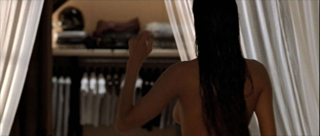 アンジェリーナ・ジョリーがヌード映画のシーンで素敵な巨乳と素晴らしいお尻を見せる
 #75354165