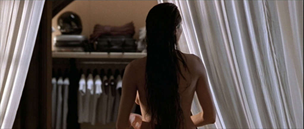アンジェリーナ・ジョリーがヌード映画のシーンで素敵な巨乳と素晴らしいお尻を見せる
 #75354166