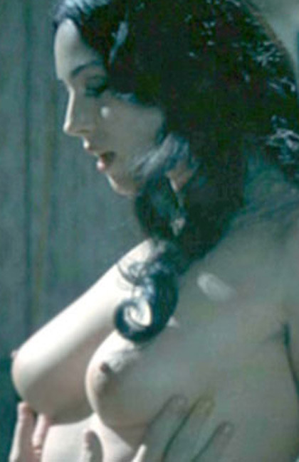 Célébrité Monica Bellucci nue dans diverses photos sexy
 #75405782