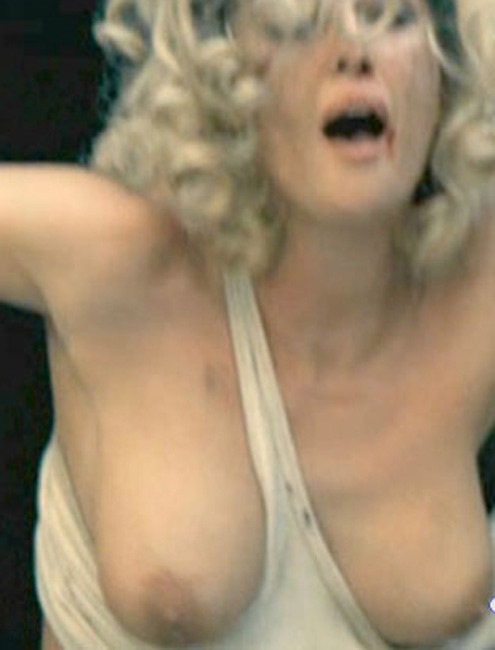 Celebrity Monica Bellucci nackt in verschiedenen sexy Bildern
 #75405852