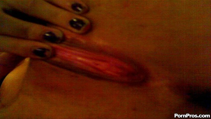 Hottie mit großen Titten zieht eine Show ab 
 #79352578