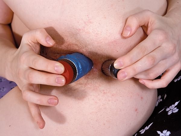 2つのセックスのおもちゃを持つティーン
 #76381408