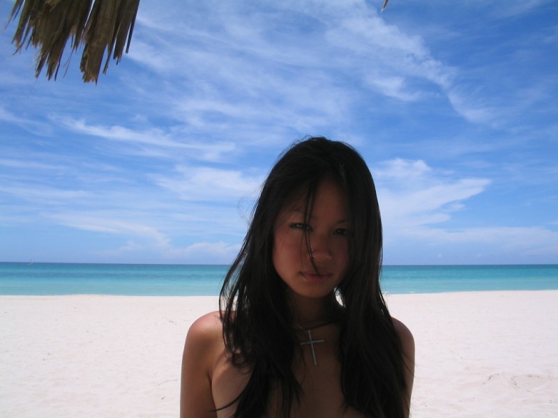 Diverse foto di un caldo e sexy asian cutie in spiaggia
 #68417253