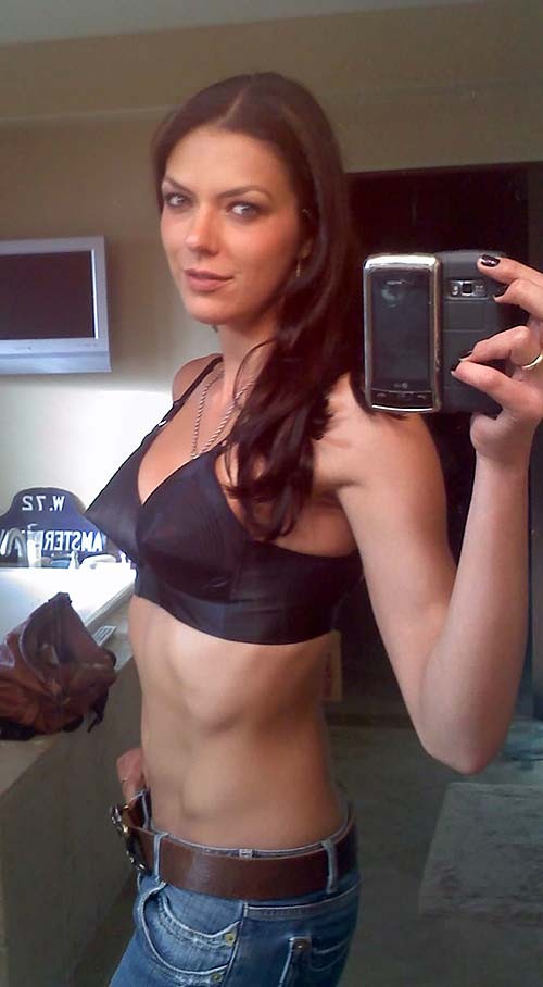 Adrianne Curry entblößt ihren sexy Körper und riesige Brüste auf privaten Fotos
 #75290428