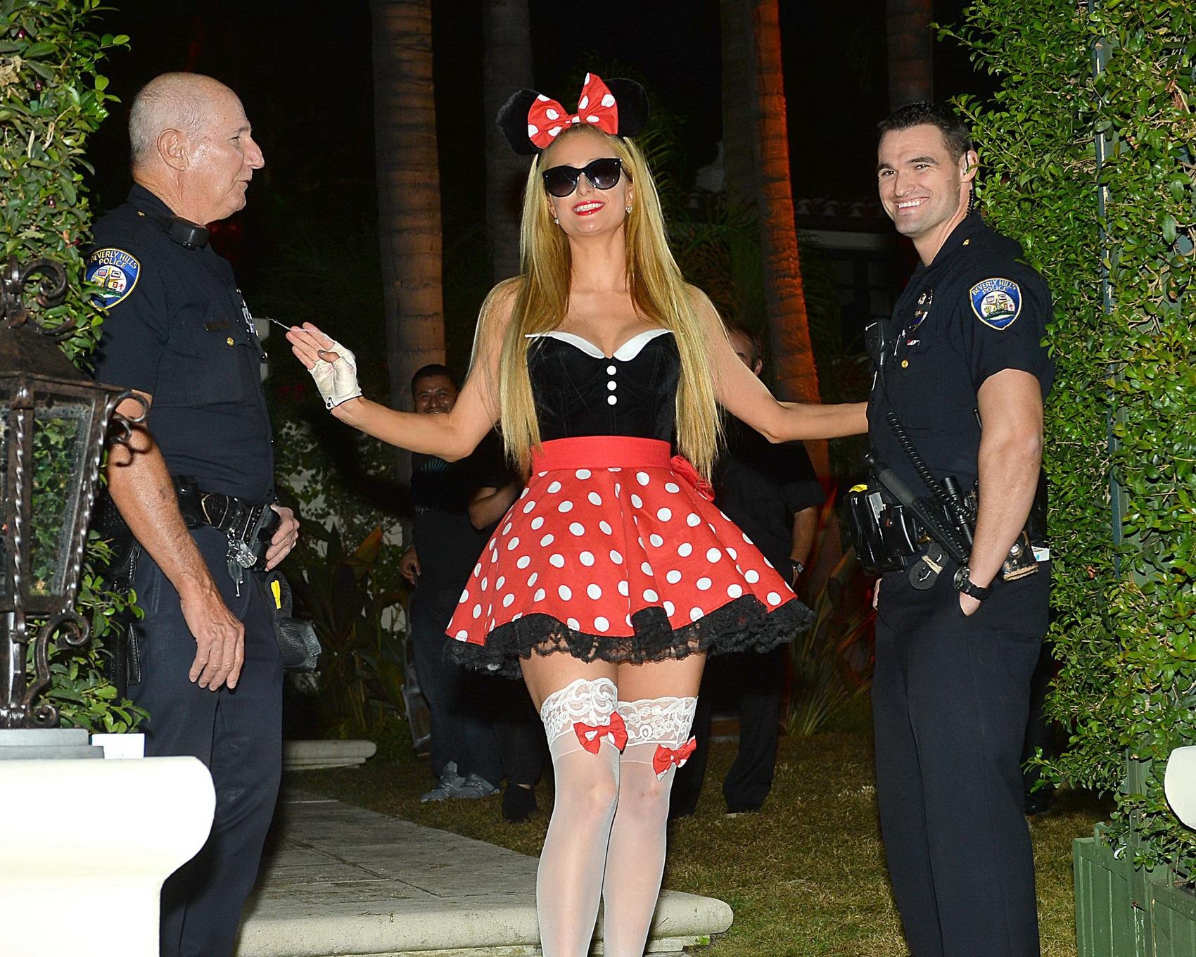 Paris Hilton vollbusig in einem Minnie-Maus-Kostüm auf der Casamigos Tequilas Halloween-Party
 #75182714