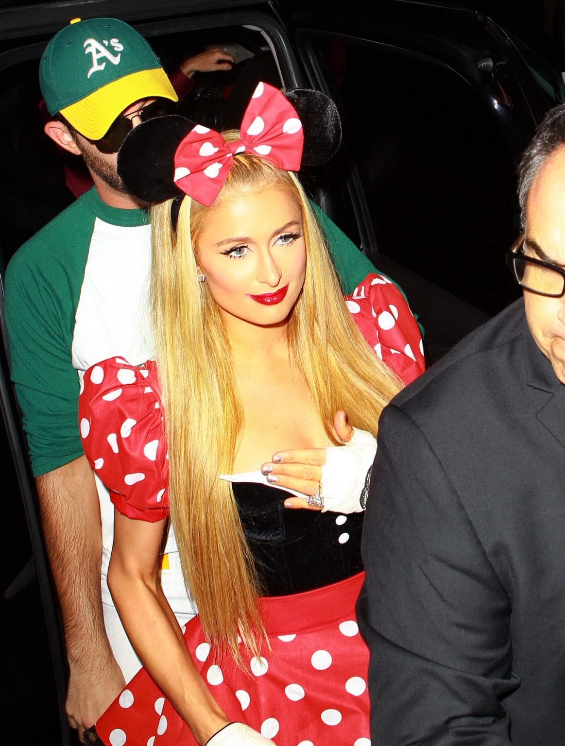 Paris Hilton vollbusig in einem Minnie-Maus-Kostüm auf der Casamigos Tequilas Halloween-Party
 #75182765