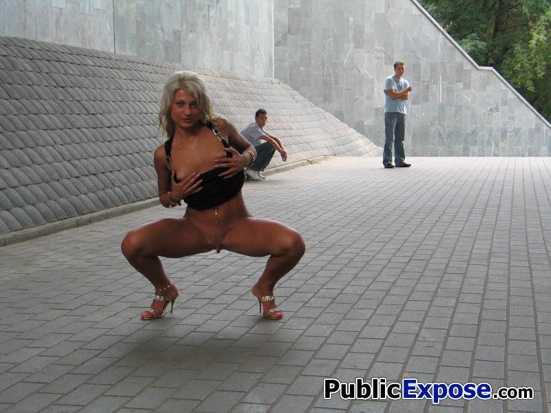 Swarthy blonde rule-breaker undresses to nothing insolently in public #71555703