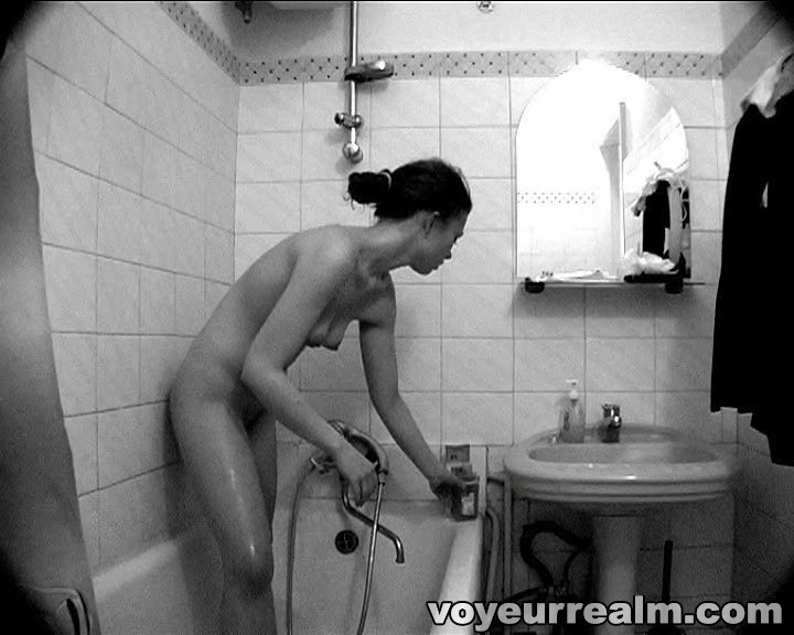 シャワーを浴びながら盗撮されたお嬢様の写真
 #67476553