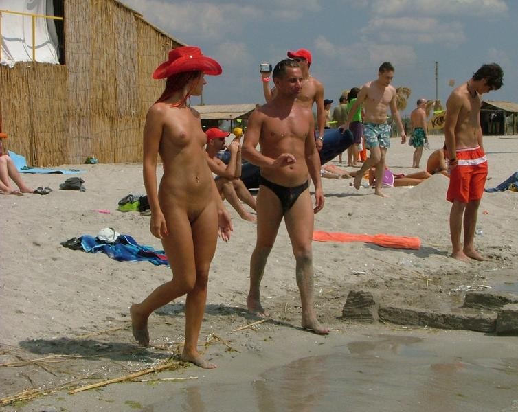Avertissement - photos et vidéos de nudistes réels et incroyables
 #72276079