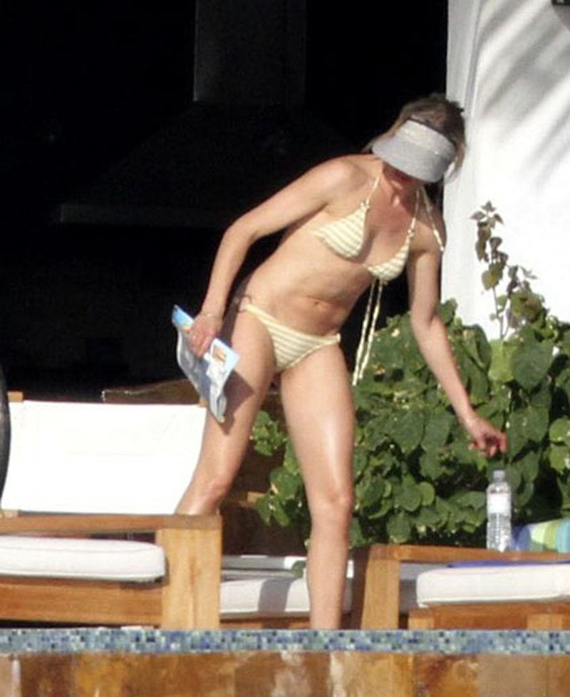 Cameron Diaz showing paparazzi her bikini ass #75310460