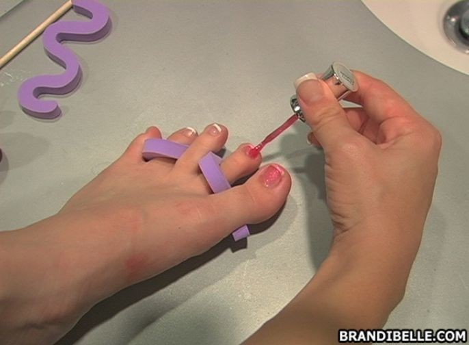 Brandi belle lavando y barnizando sus uñas sexy
 #75637981