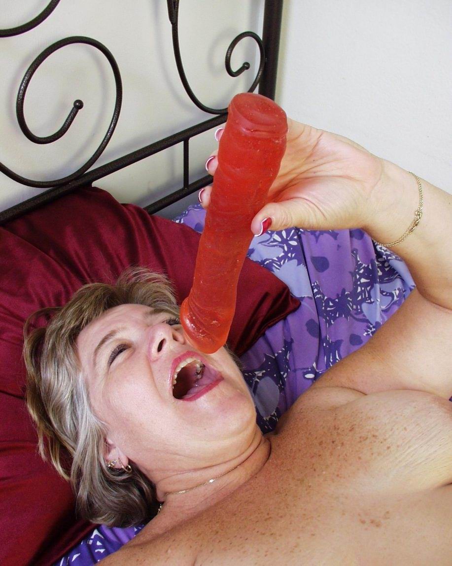 Bbw granny toying her old cunt
 #67227719