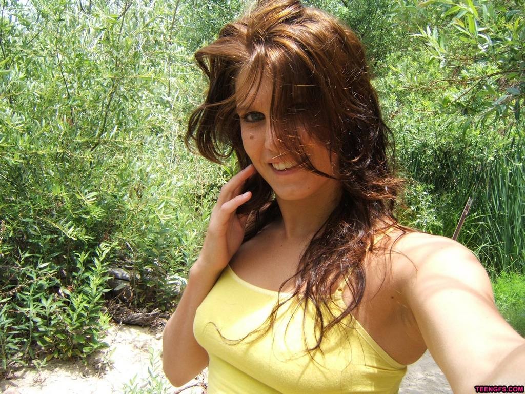 Amateur teen girlfriend snaps nude homemade selfpix while hiking #78615403