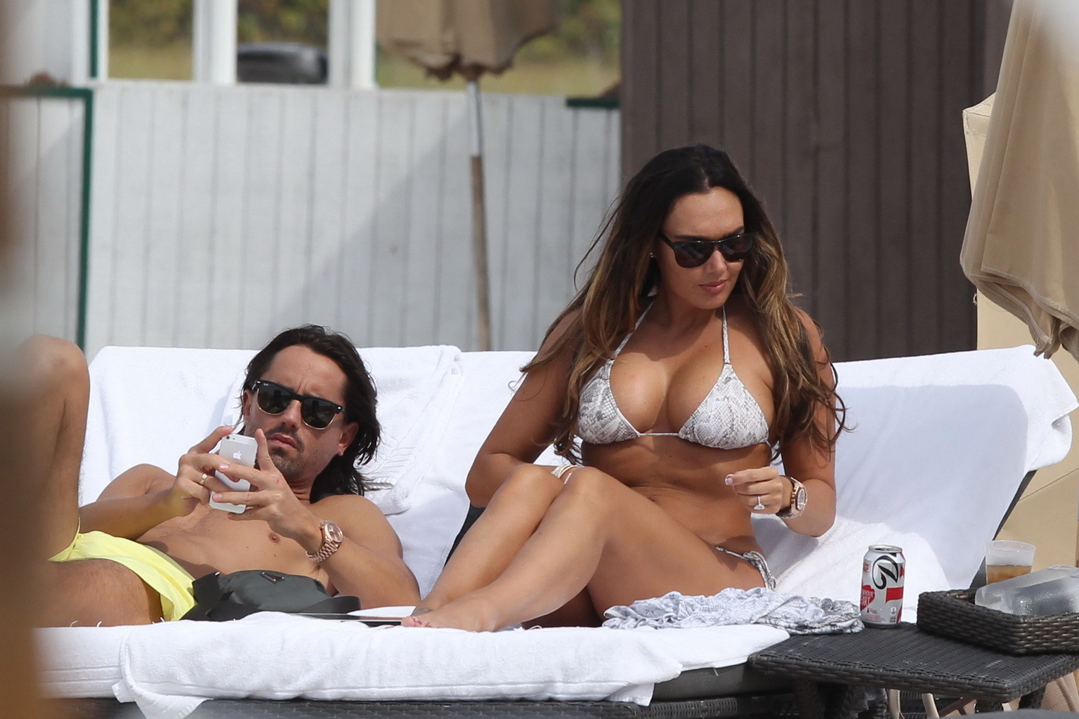 Tamara ecclestone soltando sus curvas asesinas en bikini en miami beach
 #75238979