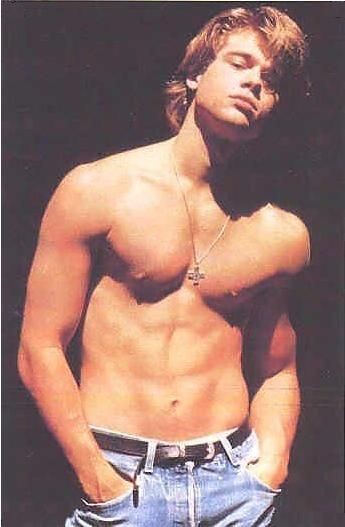 Le beau gosse sexy d'Hollywood, Brad Pitt, nu.
 #76966369