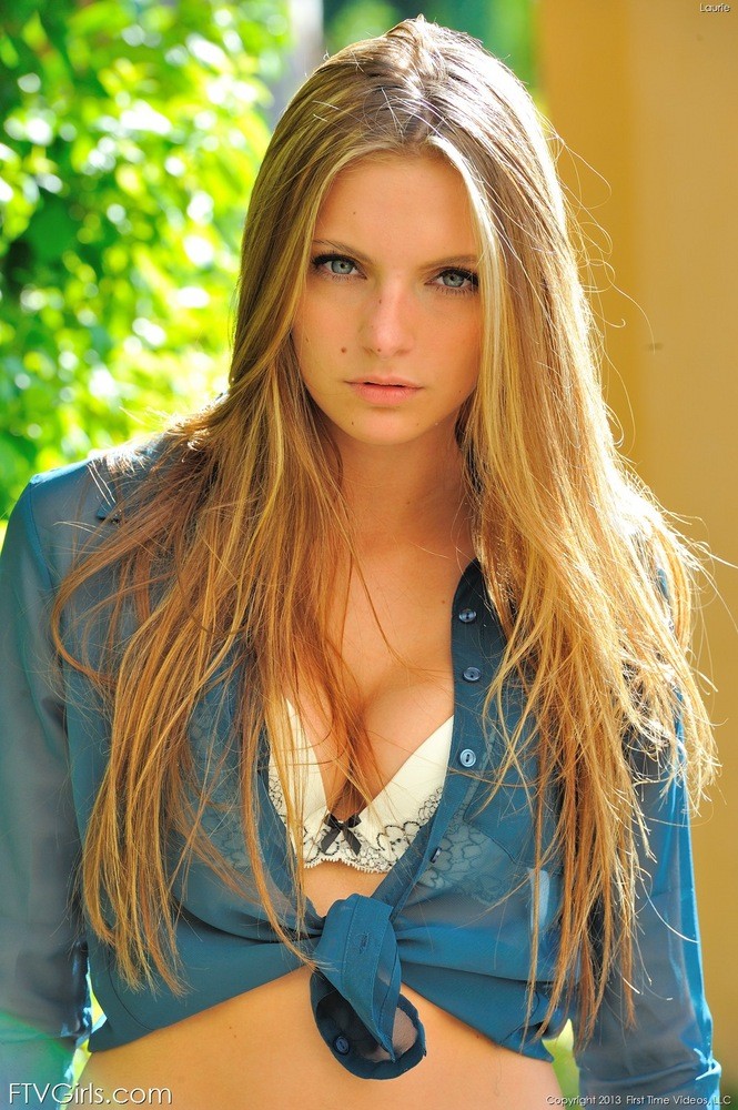 Perky teen babe desnuda al aire libre
 #71086467