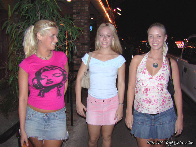 Tren super caliente de rubia caliente follando con dos chicas
 #73915830