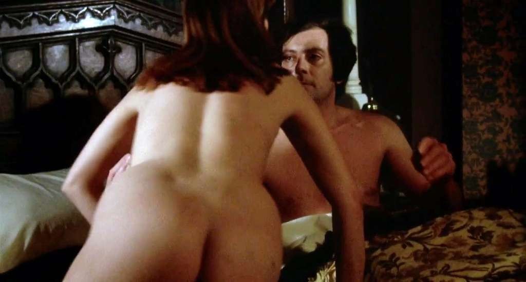 Marianne morris exposant ses beaux gros seins et baisant avec un gars dans un film
 #75330681