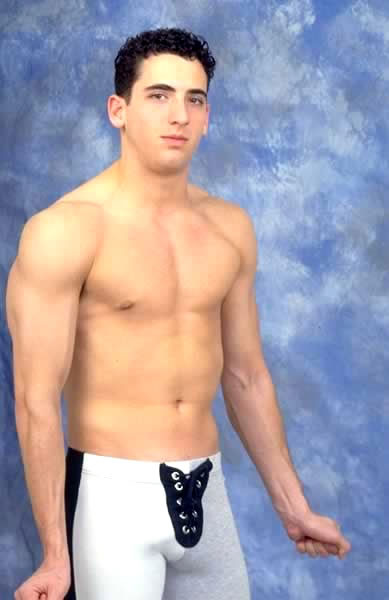 Joven sexy posando desnudo
 #77010417