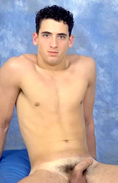 Joven sexy posando desnudo
 #77010459