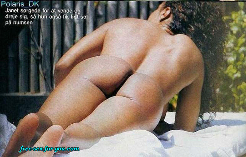 Janet Jackson che mostra le tette in see thru e culo a paparazzi
 #75423035