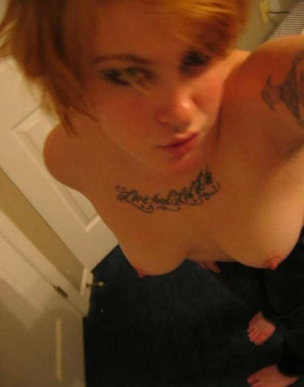 Bilder von Emo-Schlampen mit ihren Titten zeigen
 #75711965