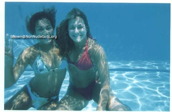 Fotos de jóvenes amateurs bajo el agua
 #73194875