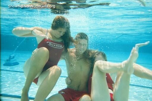 Fotos de jóvenes amateurs bajo el agua
 #73194881