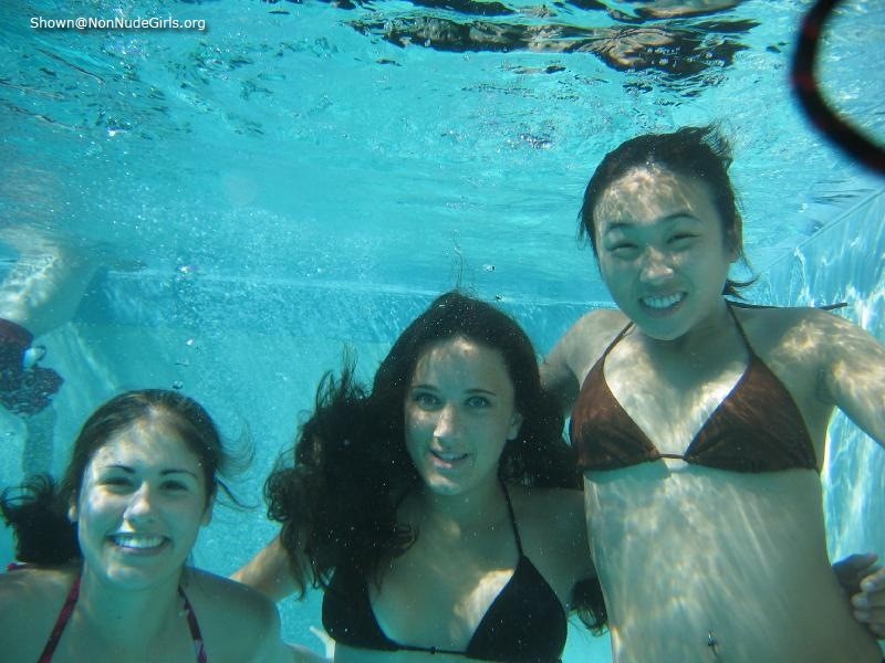Fotos de jóvenes amateurs bajo el agua
 #73194886