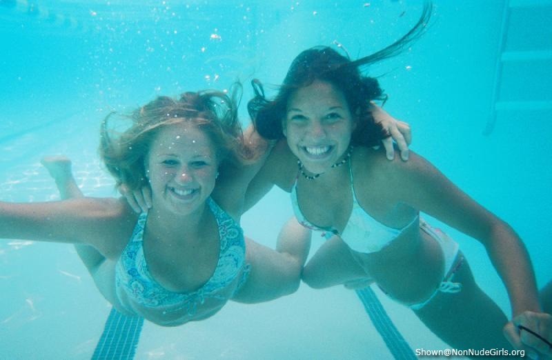 Fotos de jóvenes amateurs bajo el agua
 #73194930