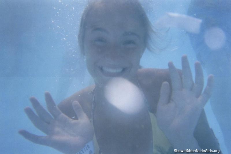 Fotos de jóvenes amateurs bajo el agua
 #73194934