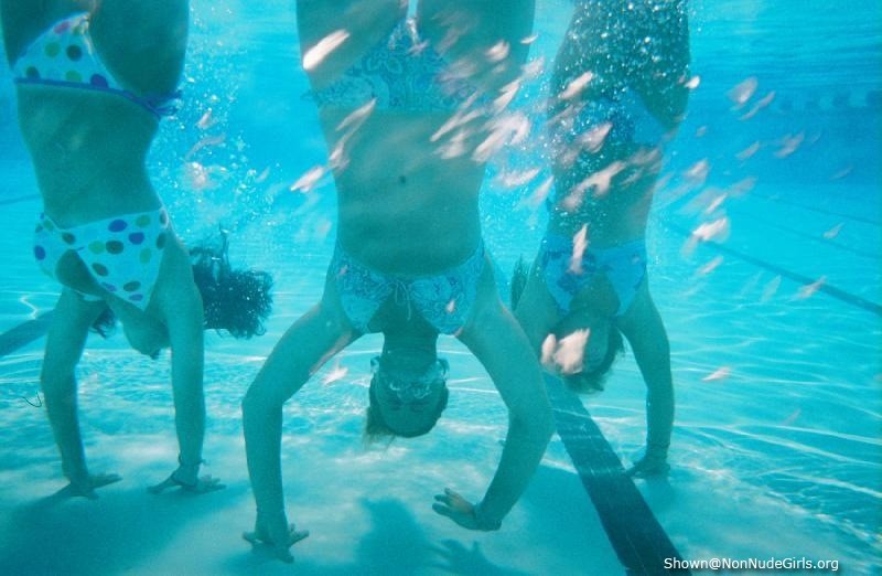 Fotos de jóvenes amateurs bajo el agua
 #73194941