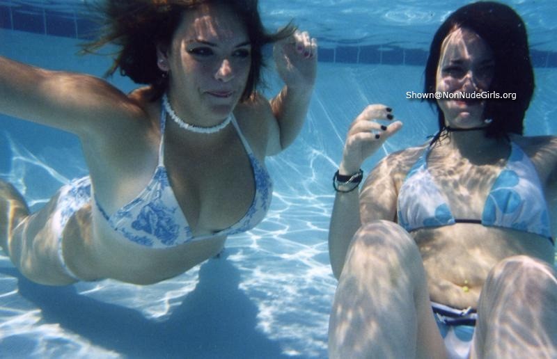 Fotos de jóvenes amateurs bajo el agua
 #73194960
