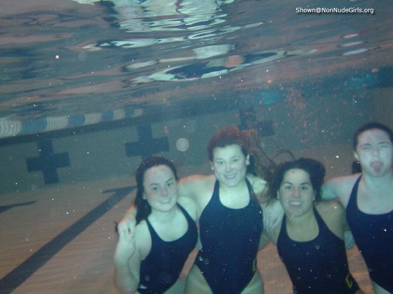 Fotos de jóvenes amateurs bajo el agua
 #73194978