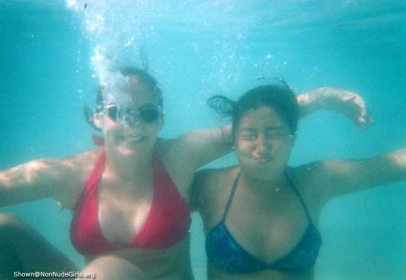 Fotos de jóvenes amateurs bajo el agua
 #73194987