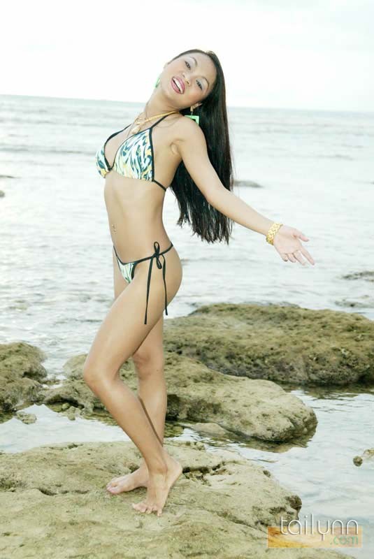 Asiatique tailynn posant sur une plage thaïlandaise
 #67824961