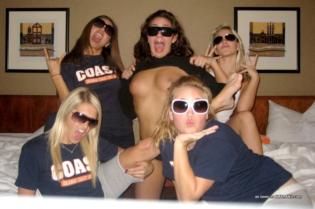 Amateur college lesbian teen girlfriends fucking around in dorm #78084070