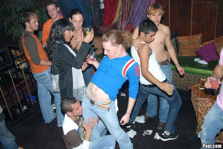 Acción caliente del club de papi en estas fotos de fiesta increíblemente loco
 #76907020