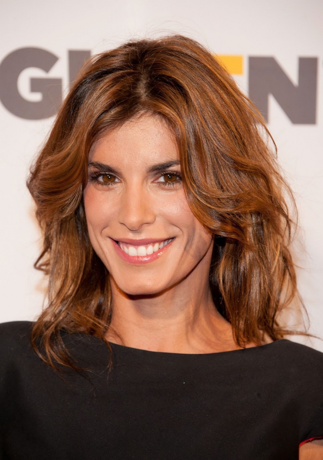 Elisabetta canalis porte une mini robe noire et des jambes généreuses aux glsen respect awards 2011 i
 #75284577