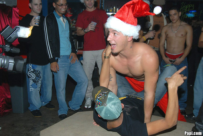 Esta fiesta caliente de xmass al estilo papi se convierte en una casa de locos cuando todos se nakean
 #76955971