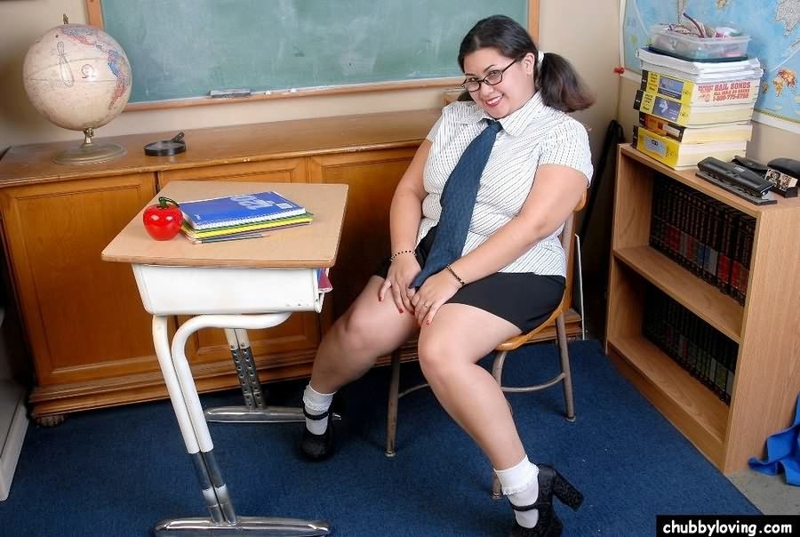 Freche fette große Titten Lehrer necken und spielen im Klassenzimmer
 #71831121