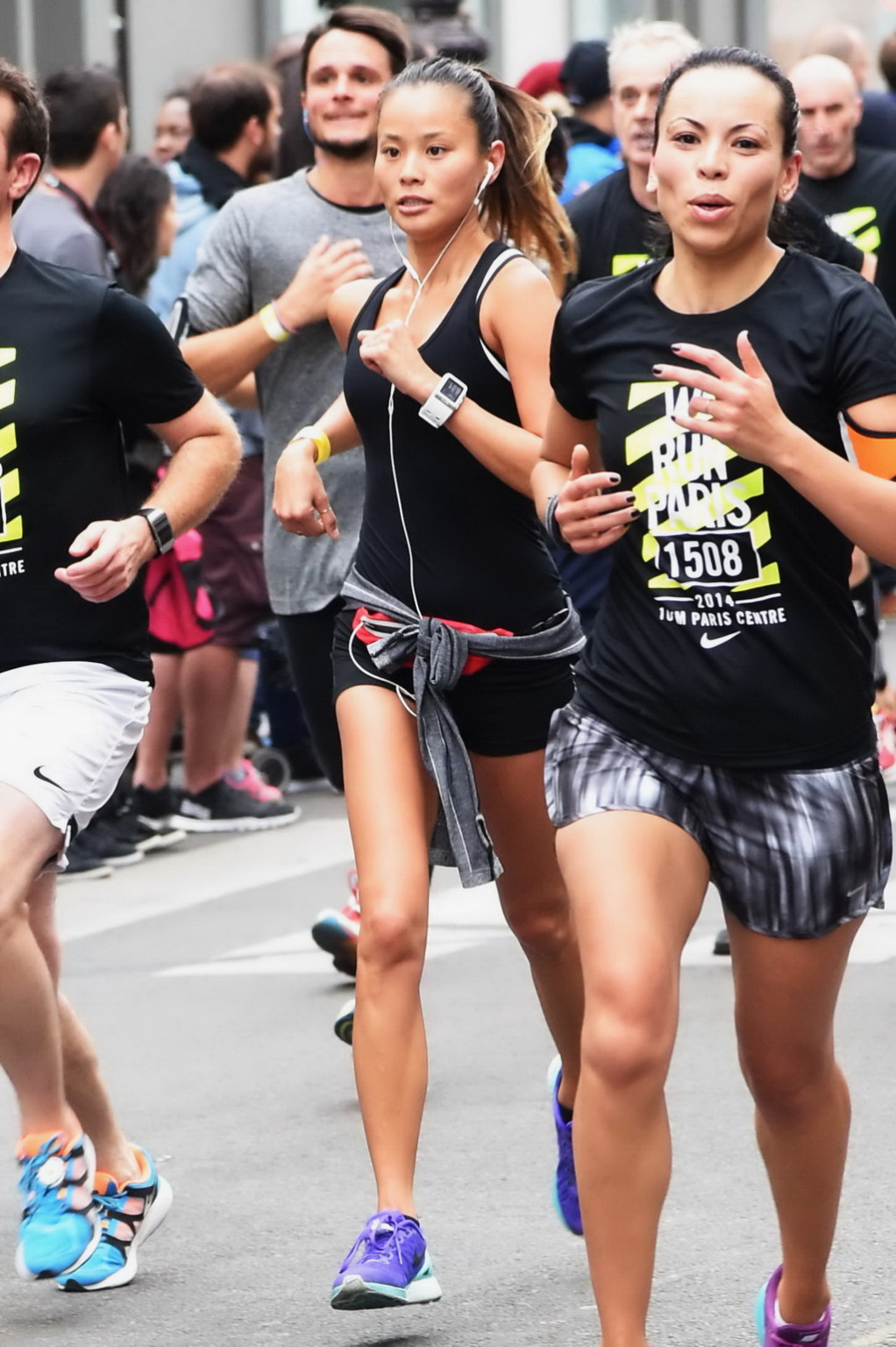 Jamie Chung wearing tiny black top and shorts while running in the Nike 10km Par #75184165