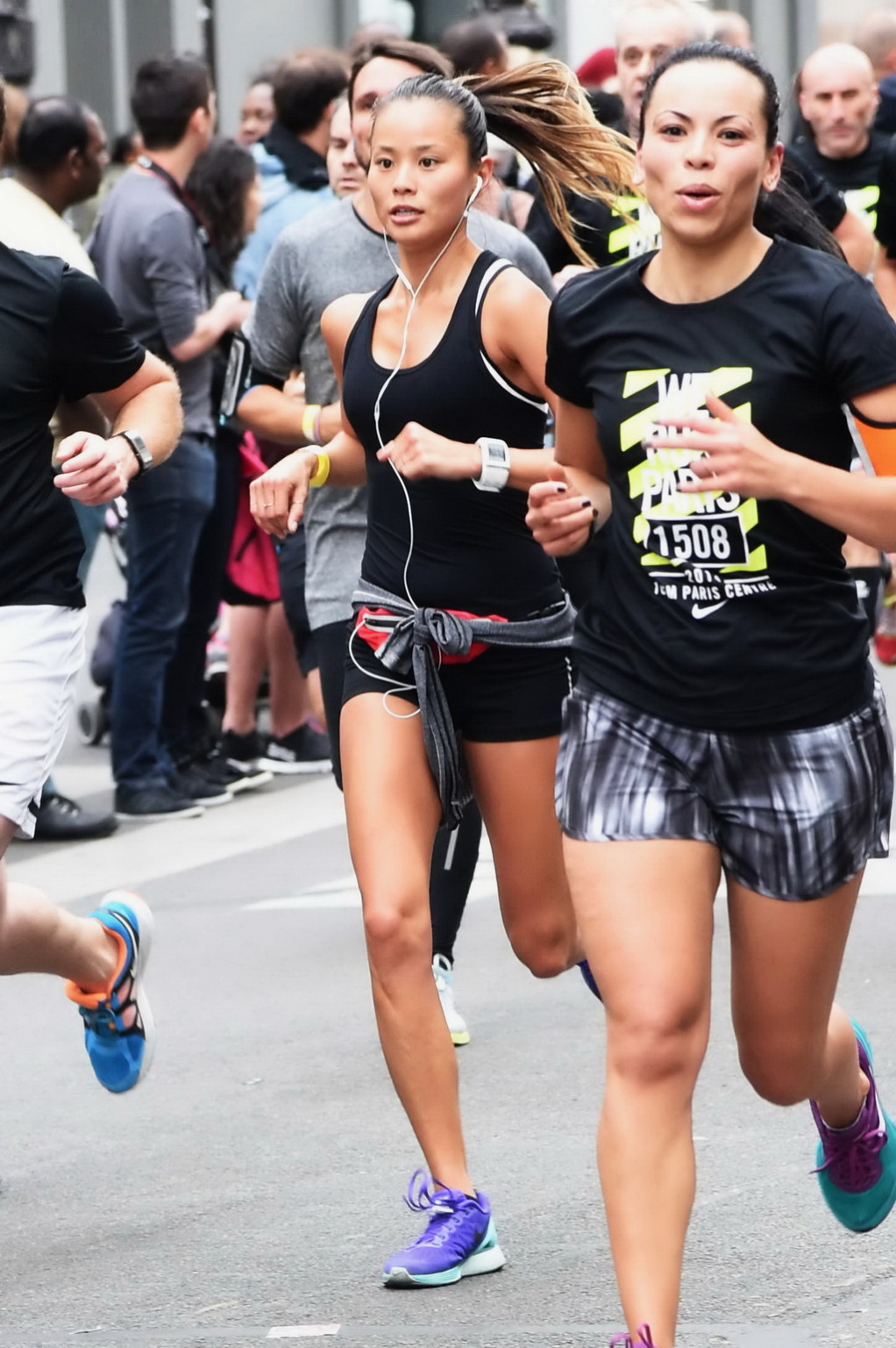 Jamie Chung wearing tiny black top and shorts while running in the Nike 10km Par #75184168